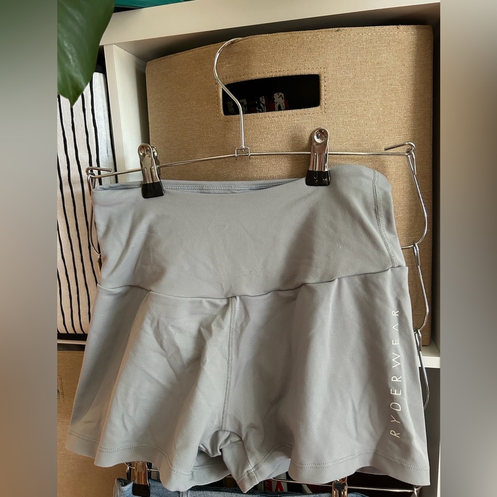 Ryderwear Light Gray Booty Lift Athletic Women’s Shorts - Picture 2 of 2
